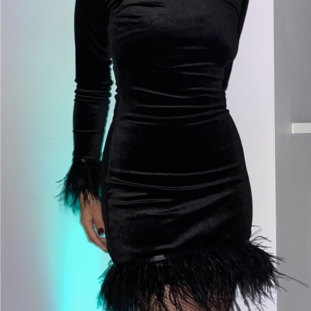 Chic Black Velvet Mini Dress with Feather Accents